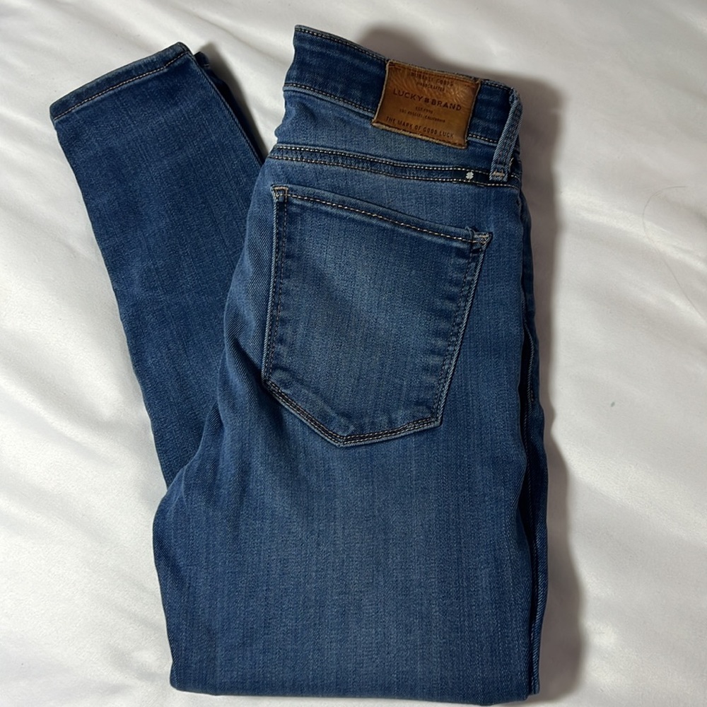 Lucky brand AVA legging size 2/26, inseam is 28”,